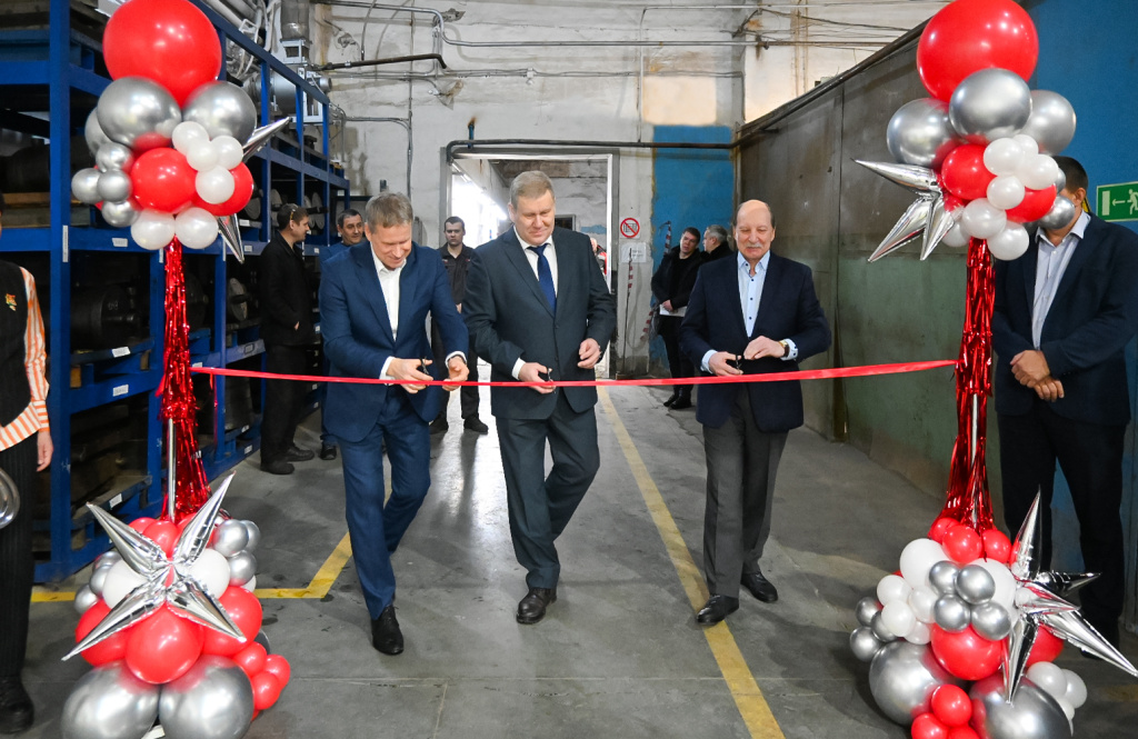 Открытие участка в кузнечно-прессовом цехе ОДК-СТАР (слева направо - Сергей Попов, Николай Долгушин, Юрий Попов.jpg