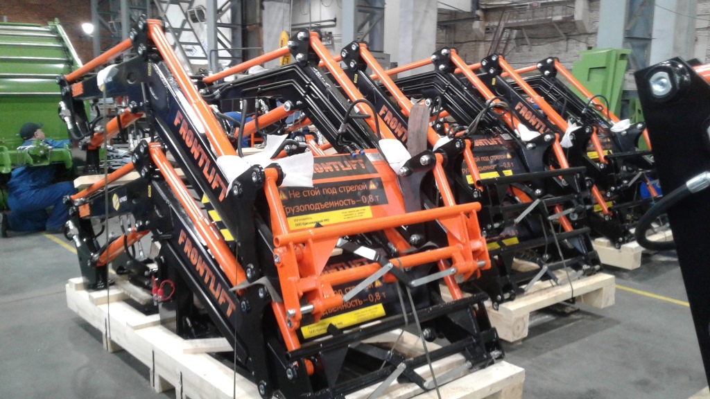 Погрузчик FRONTLIFT.jpg Погрузчик FRONTLIFT.jpg