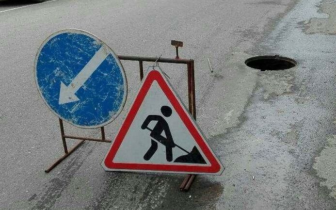 Люк без крышки на дороге.jpg