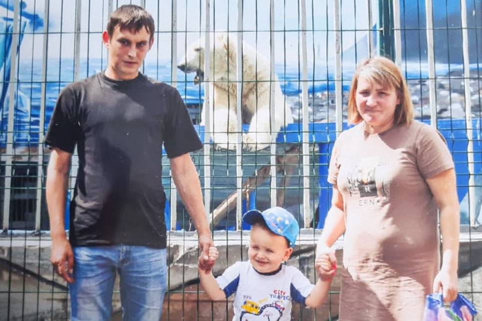 Александр с Ваней и женой.JPG