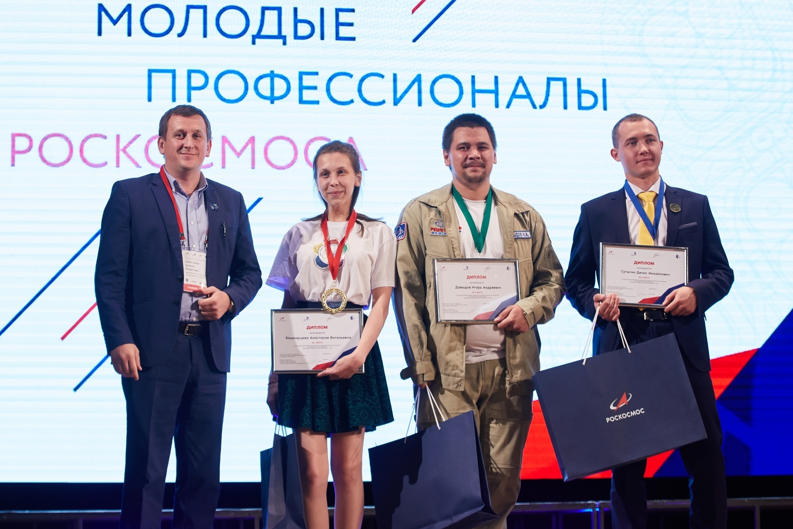 Анастасия Башкирцева - победительница чемпионата в компетенции Токарные работы на станках с ЧПУ.jpg