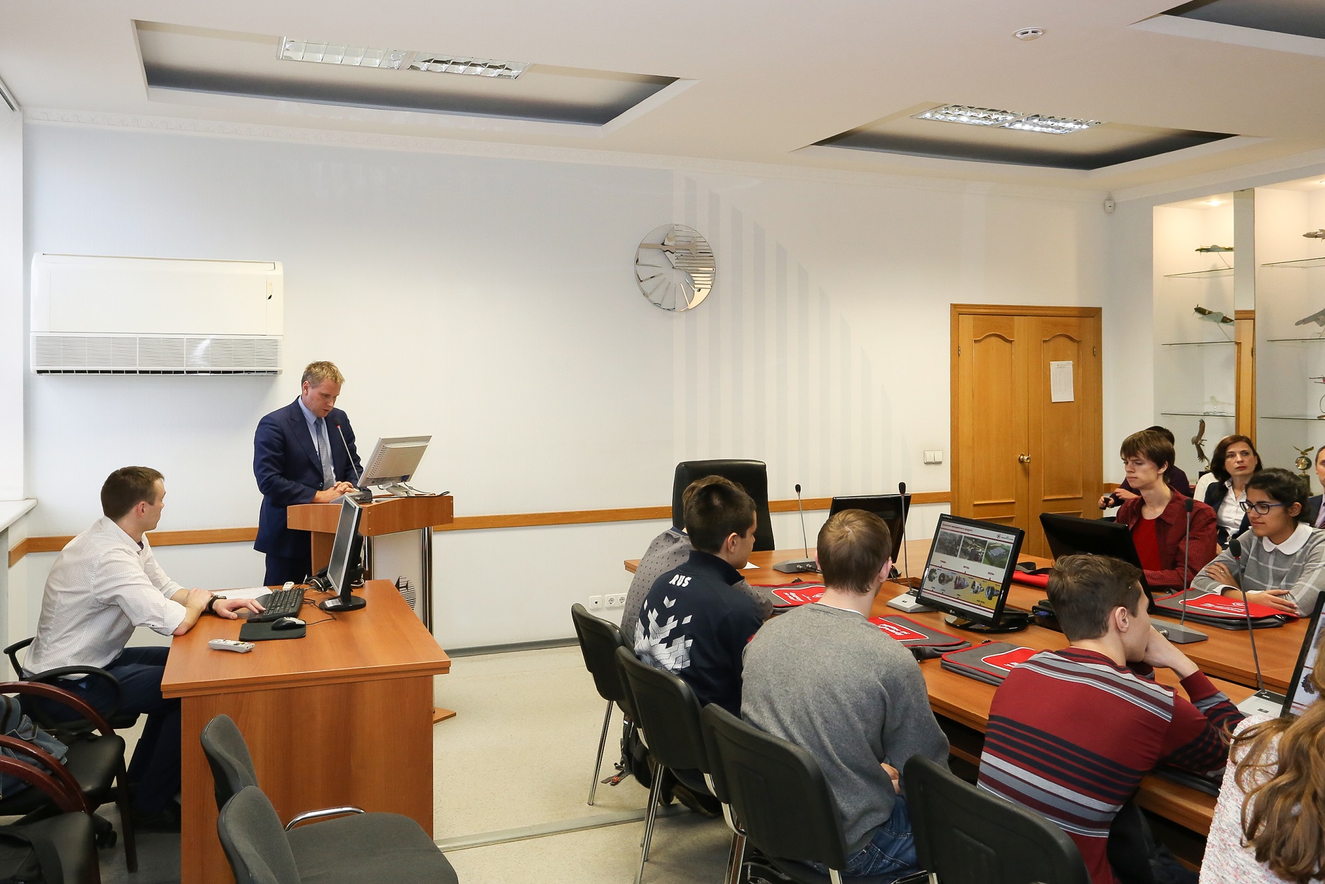 Встреча С.В. Попова со студентами политехнического университета.JPG