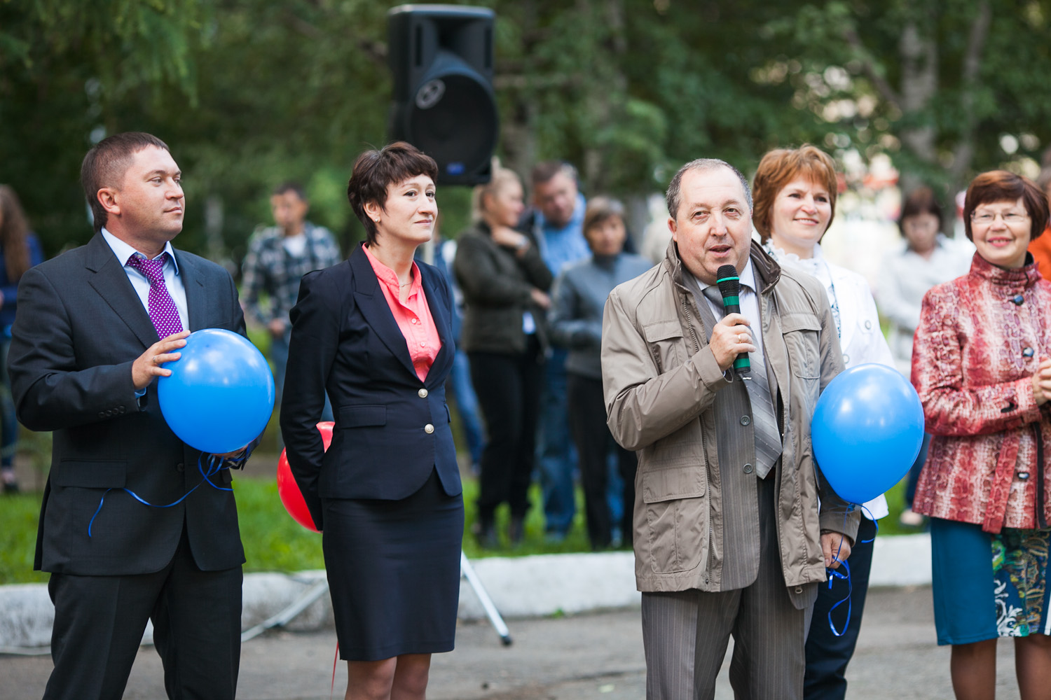 Бизнес на линейке 1 09 2014 Авиационный техникум.jpg Бизнес на линейке 1 09 2014 Авиационный техникум.jpg