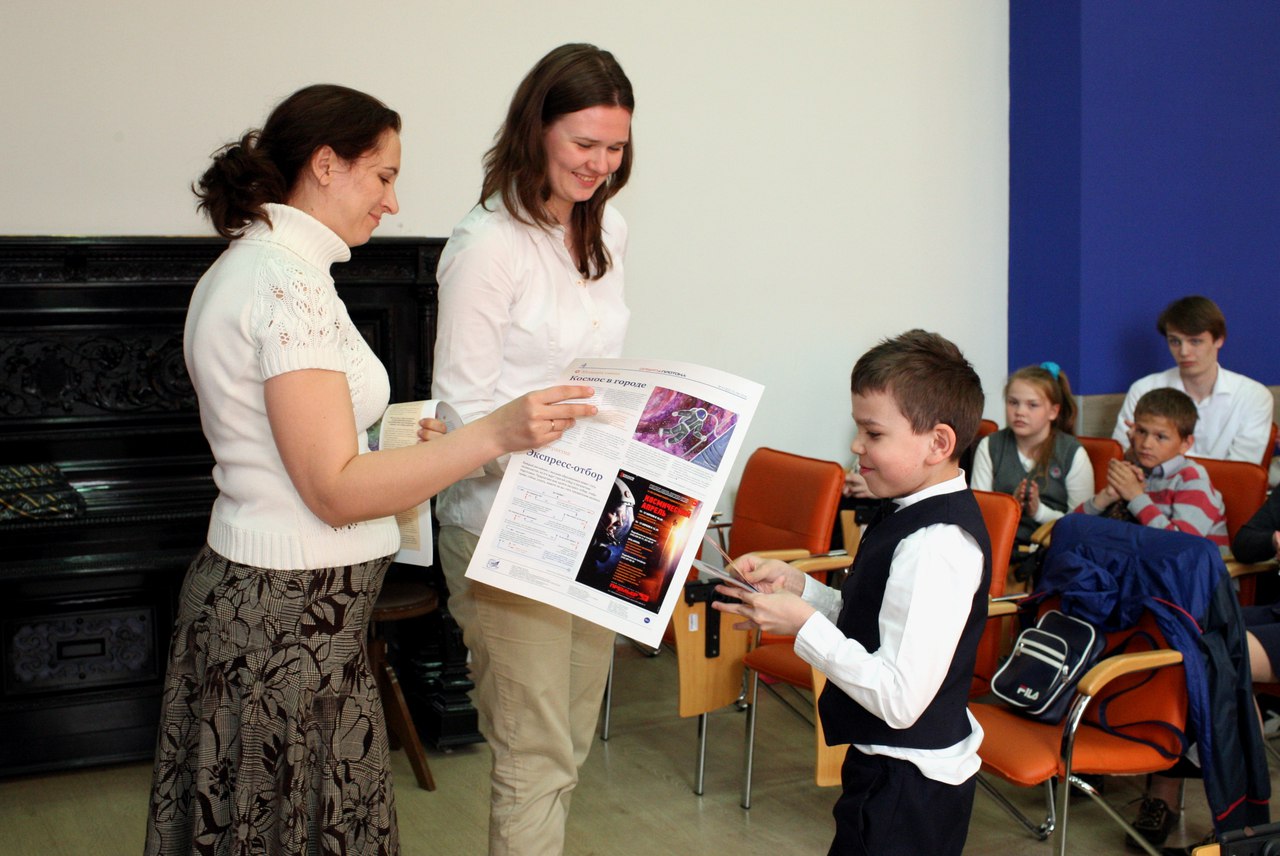 Все участники конкурса получили сертификаты будущих протоновцев и памятные сувениры.jpg