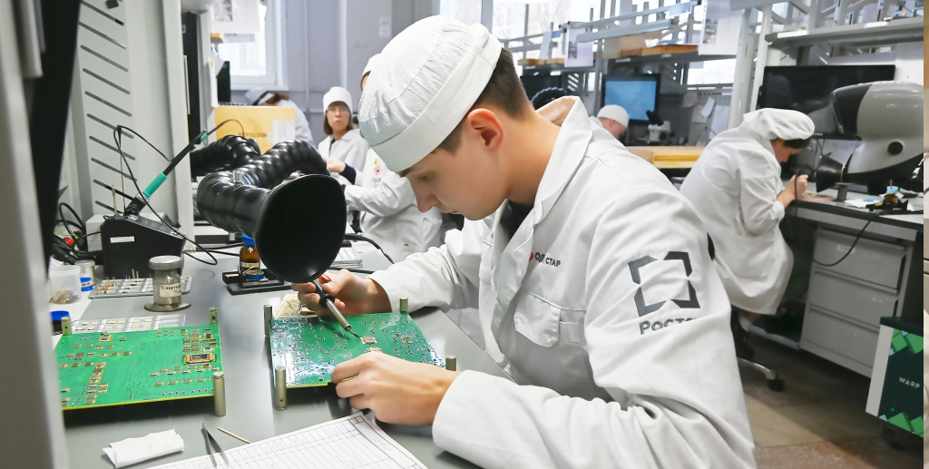 На производстве электронных агрегатов ОДК-СТАР.jpg