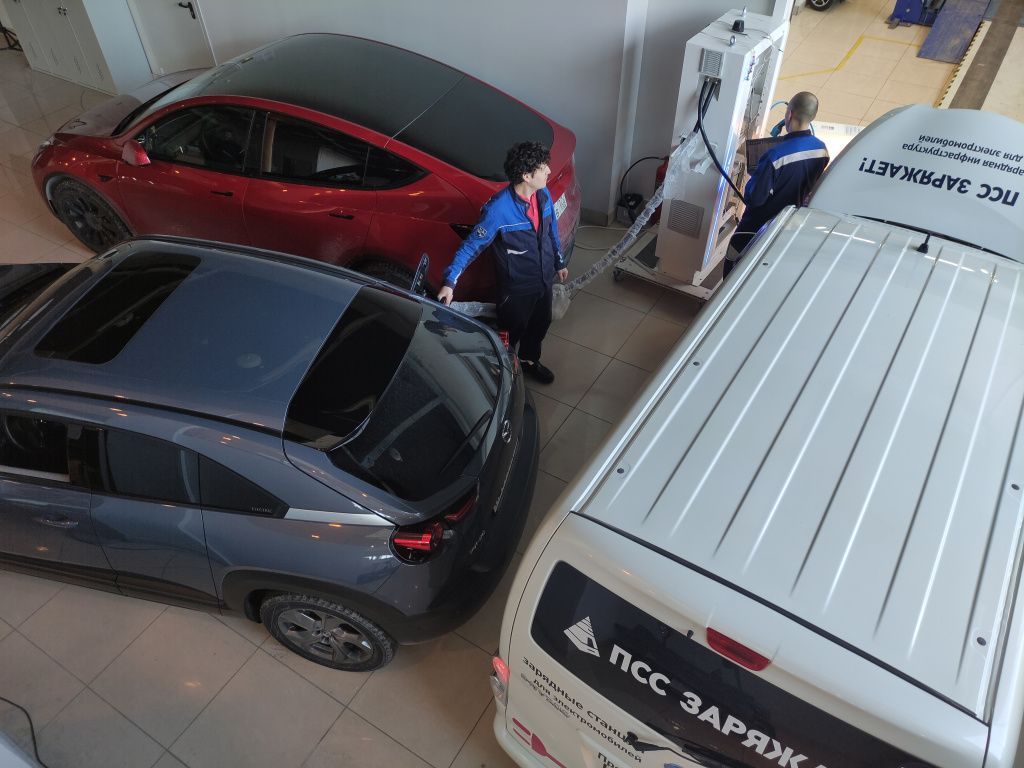 тестирование параллельного заряда на Tesla_Mazda_Nissan.jpg тестирование параллельного заряда на Tesla_Mazda_Nissan.jpg