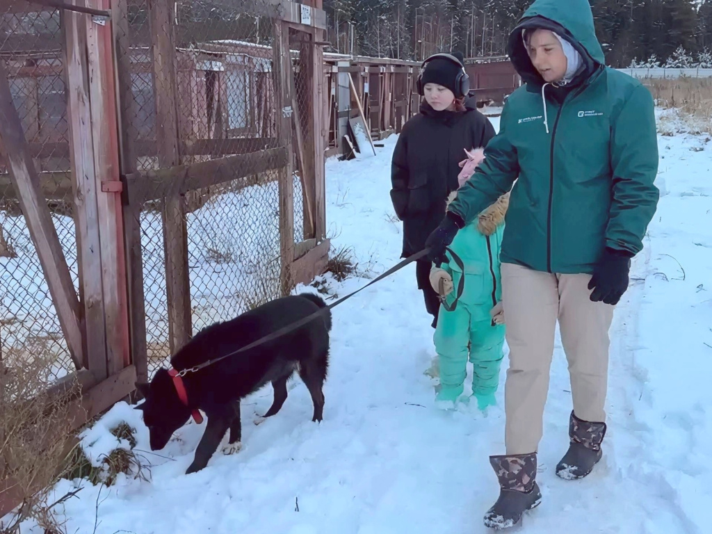 Молодежь ПМУ в приюте_ноябрь.jpg